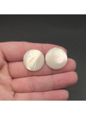 Natural White Mother of Pearl Round Stud Earrings A7532
